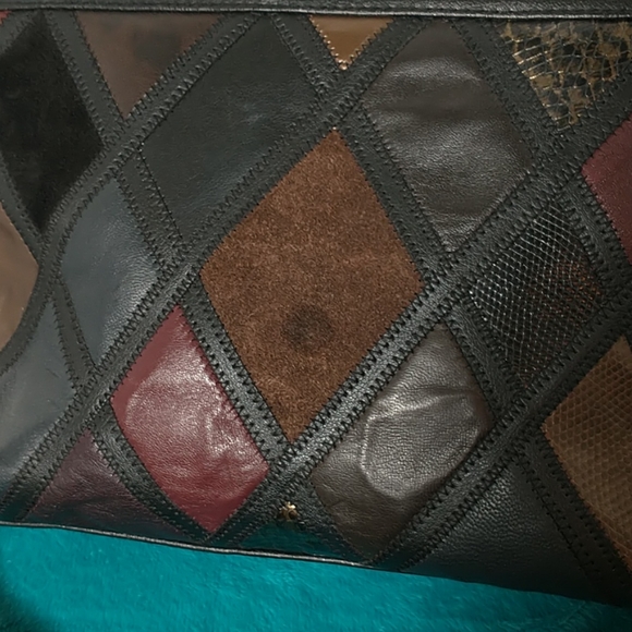 Cabin Creek women's shoulder bag. - Picture 7 of 11